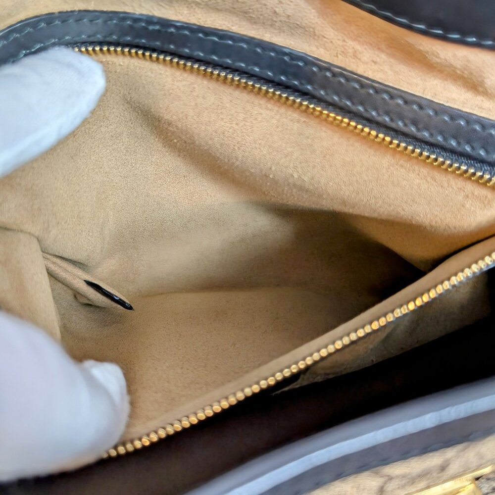 Gucci GG Supreme Padlock Large Tote Bag - Picture 8 of 16